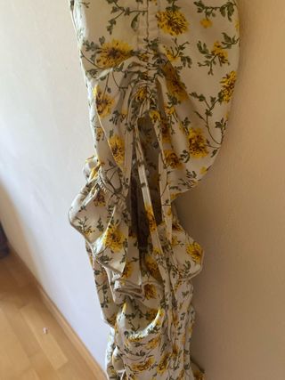 Vestido flores tonos beigePrettylittlething T-36