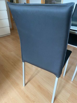 Mesa cristal extensible + 4 sillas En Santiago