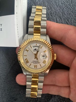 Reloj Lotus dorado y plateado