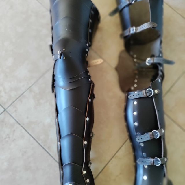 Armatura gambe in cuoio per larp cosplay