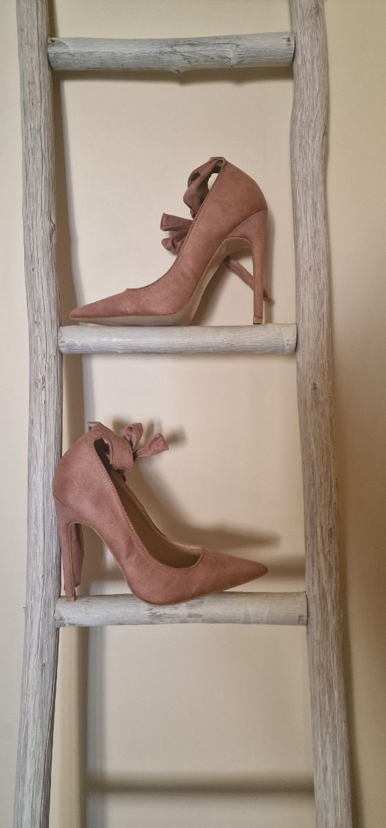 Décolleté rosa in suede