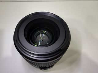 Objetivo Nikon Nikkor 35mm 1:1.8G ED más regalo.