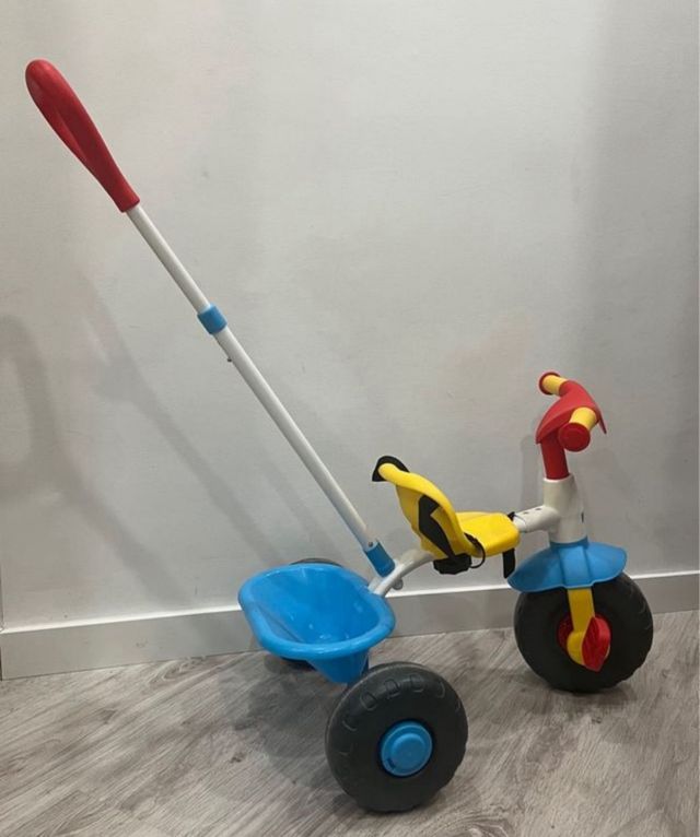 Triciclo infantil FEBER con barra.