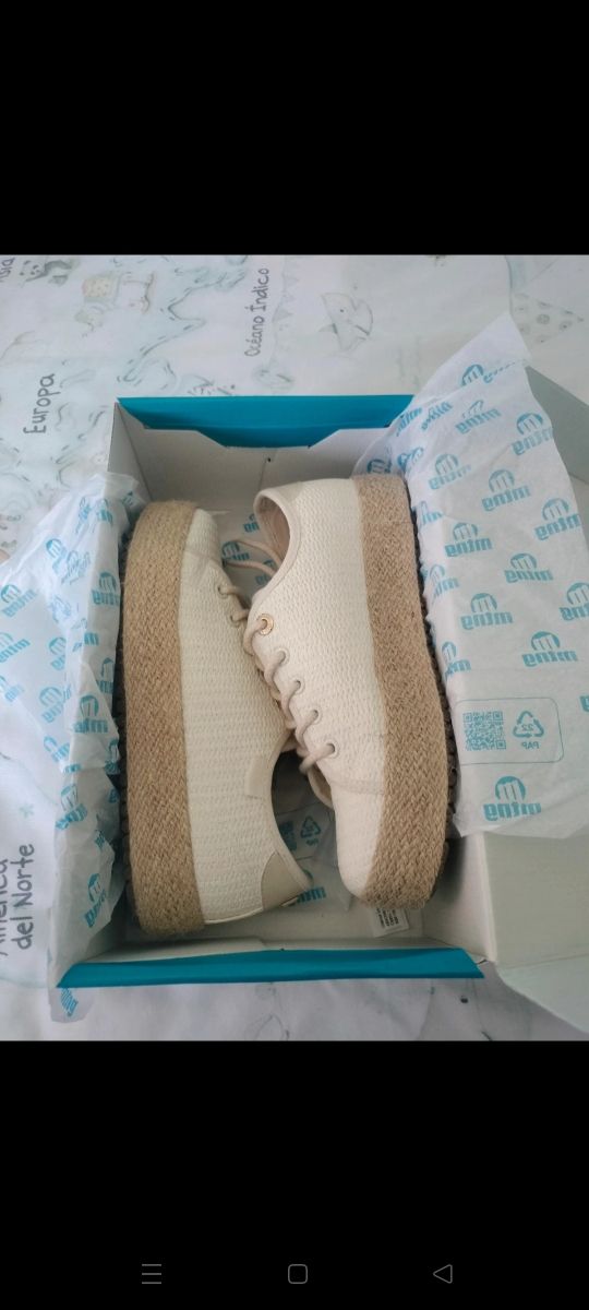 Zapatillas Xti beige nuevas