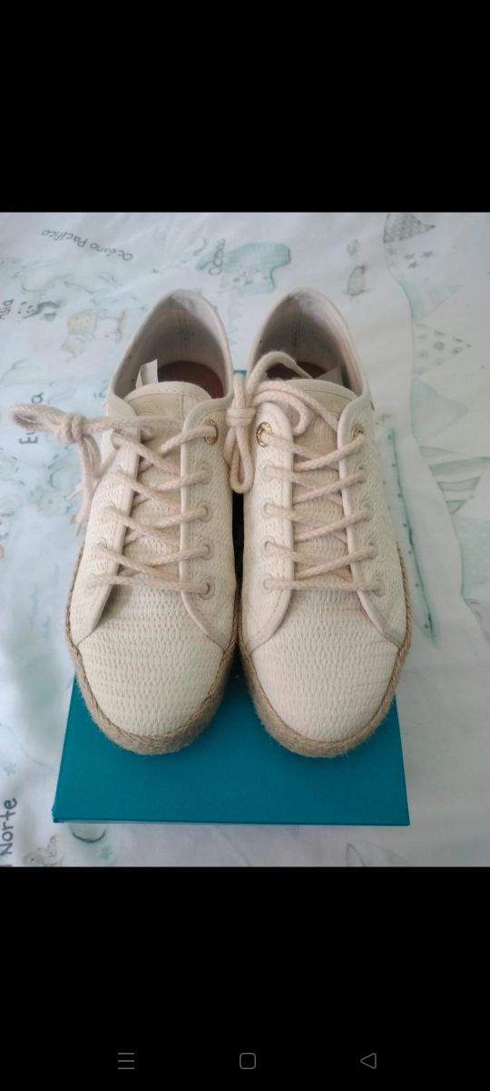 Zapatillas Xti beige nuevas