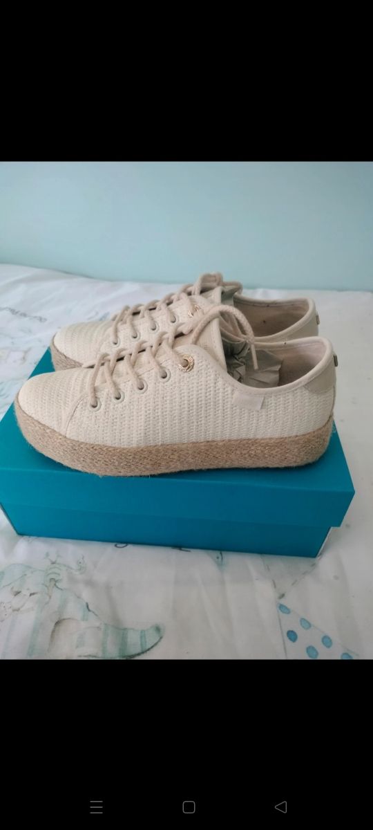 Zapatillas Xti beige nuevas