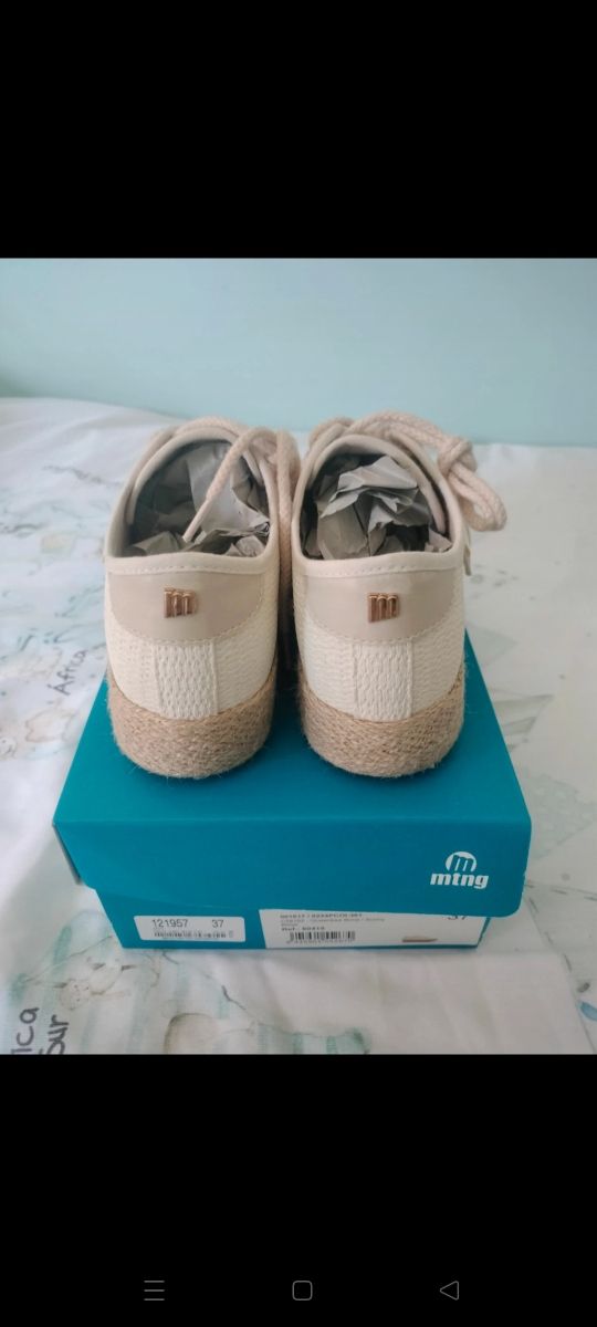 Zapatillas Xti beige nuevas