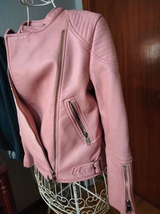 Cazadora rosa piel sintética