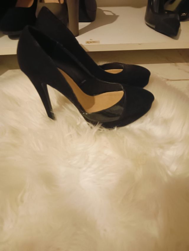 Tacones negros de ante