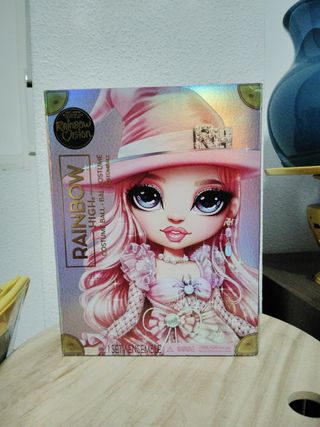 Muñeca Rainbow High Bella Parker