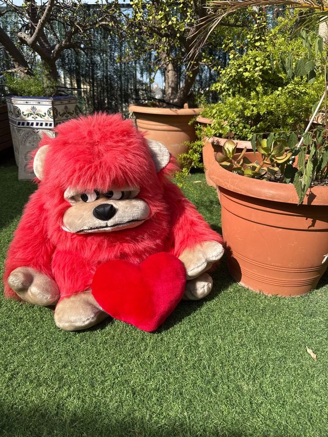 Peluche mono rojo gigante