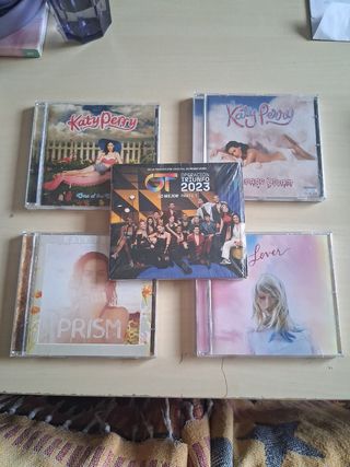 CDs Katy Perry y OT
