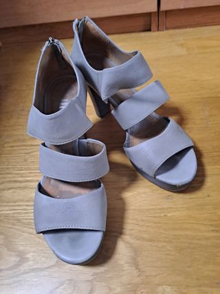 Zapatos plataforma grises