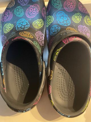 Zuecos Crocs Calaveras