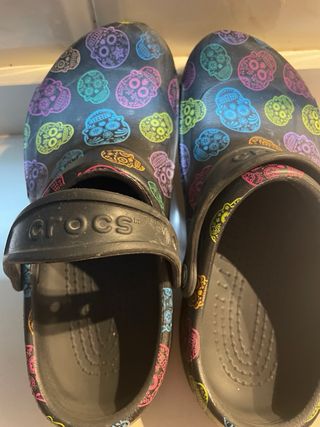 Zuecos Crocs Calaveras