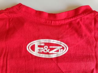 Camiseta con serigrafía original