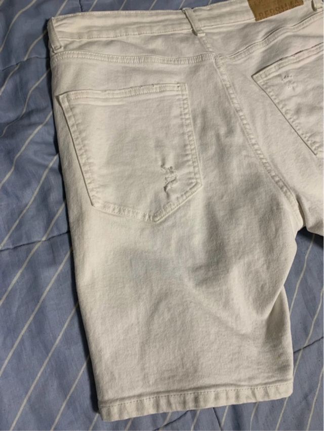 Jeans strappati bianchi Brershka