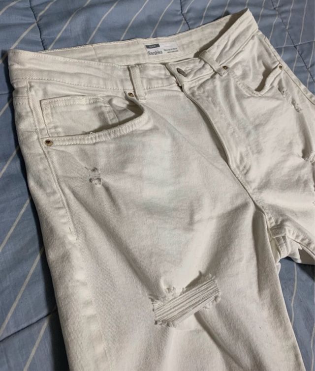 Jeans strappati bianchi Brershka