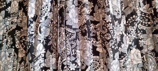 FALDA VINTAGE PLISADA FLORES NEGRO/GRIS