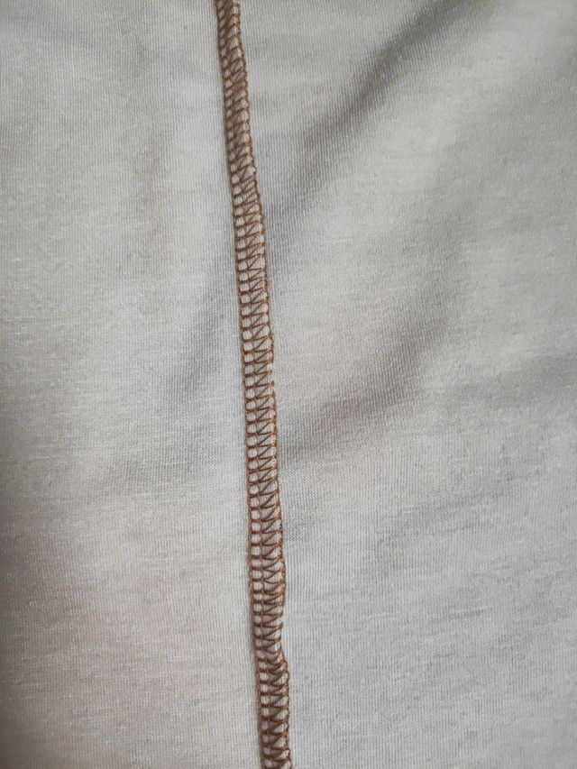 Top asimétrico - hombro descubierto