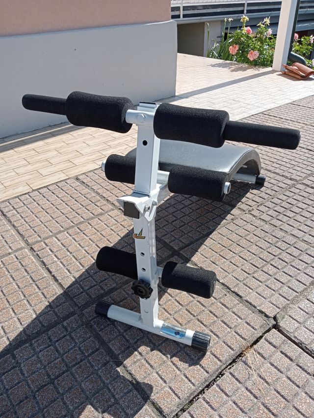 Panca per piegamenti.