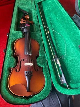 Violín 1/8: Instrumento Musical.