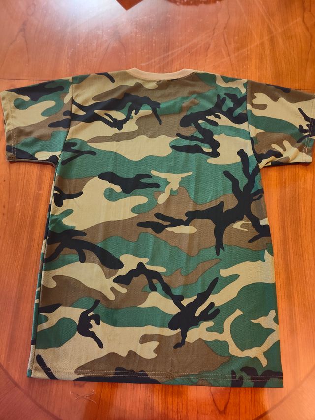 T-shirt mimetica taglia L - Nuova