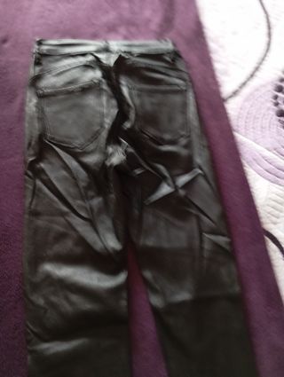 Pantalones Bershka negros efecto cuero