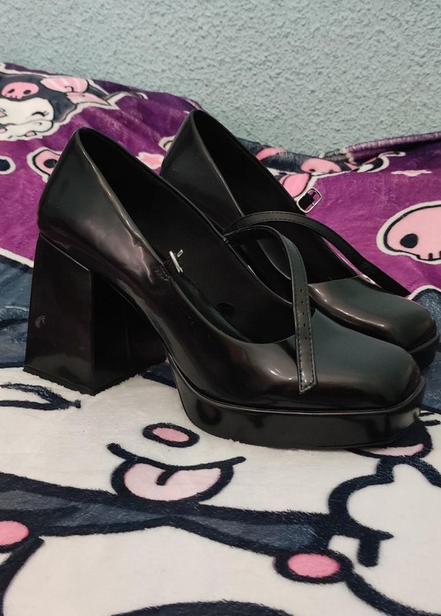 Tacones MONKI - Mary Jane negros de plataforma.
