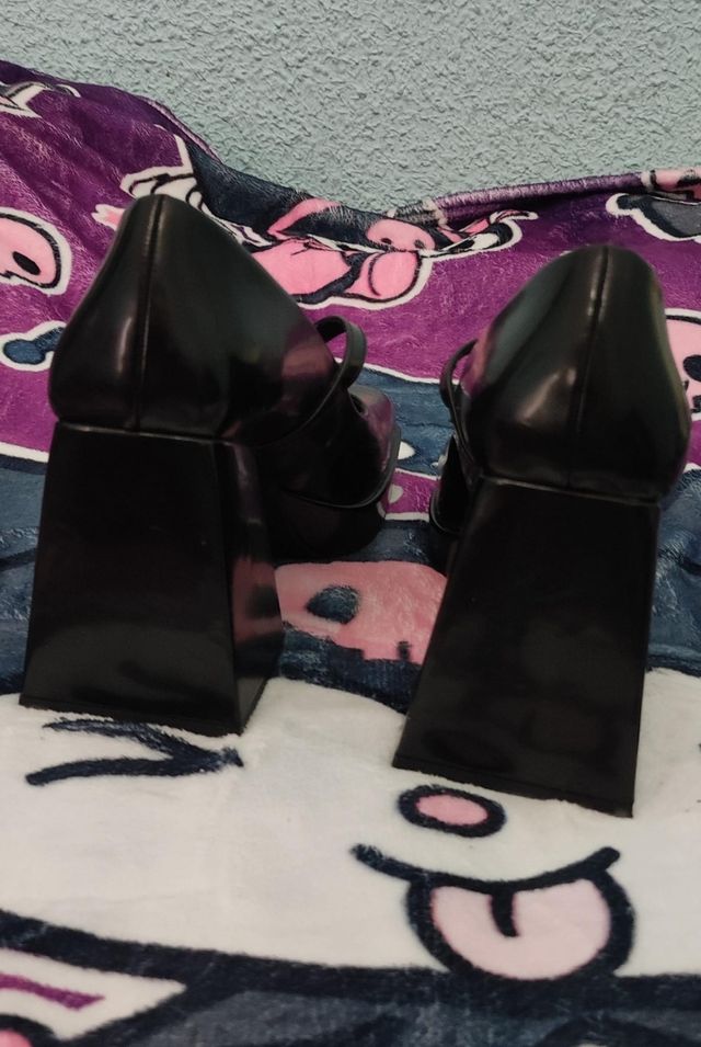 Tacones MONKI - Mary Jane negros de plataforma.