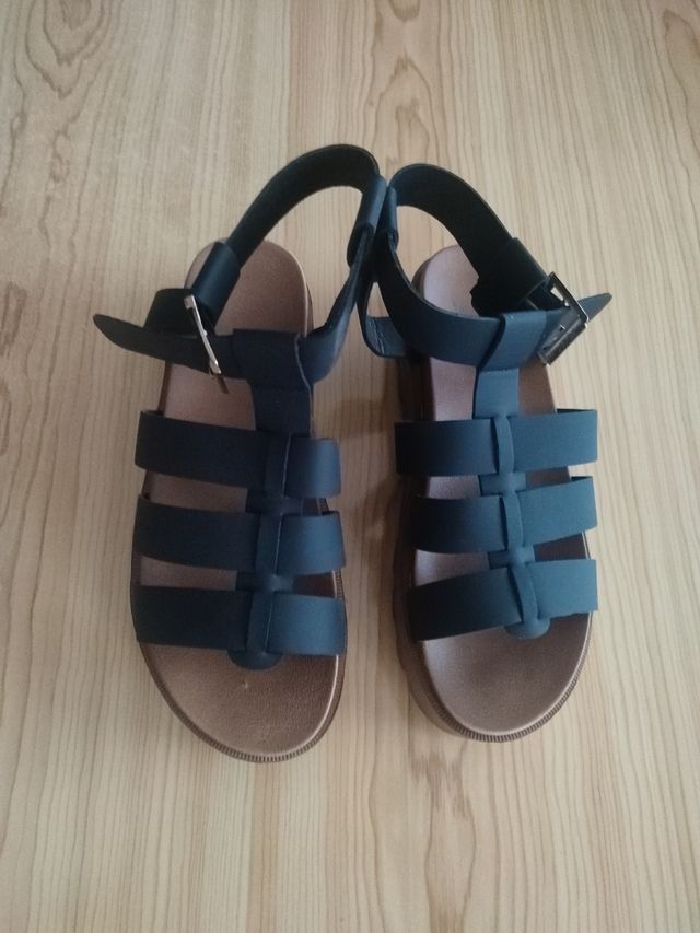 Sandalias negras