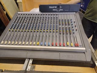 Mesa mezclas Soundcraft Delta