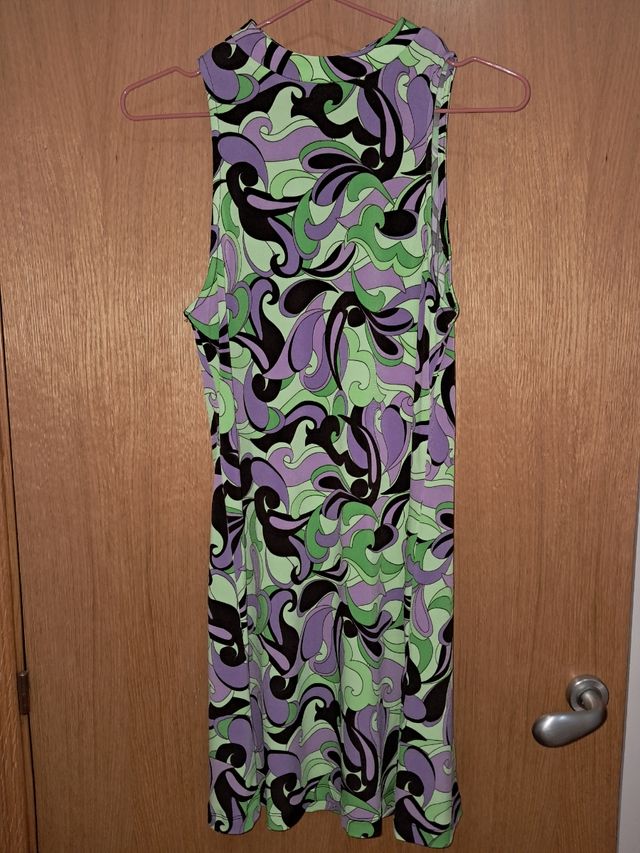 Vestido estampado verde, morado y begro