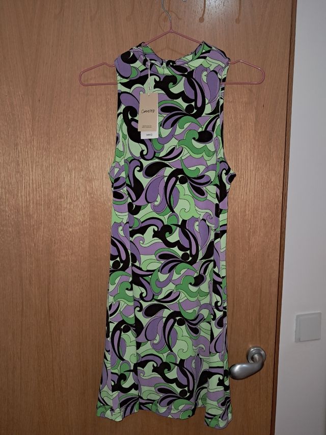 Vestido estampado verde, morado y begro