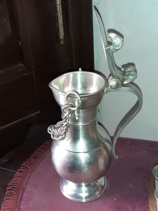 Juego de jarra y vasos de peltre