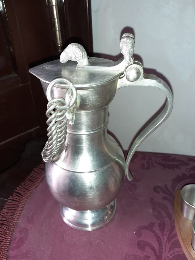 Juego de jarra y vasos de peltre