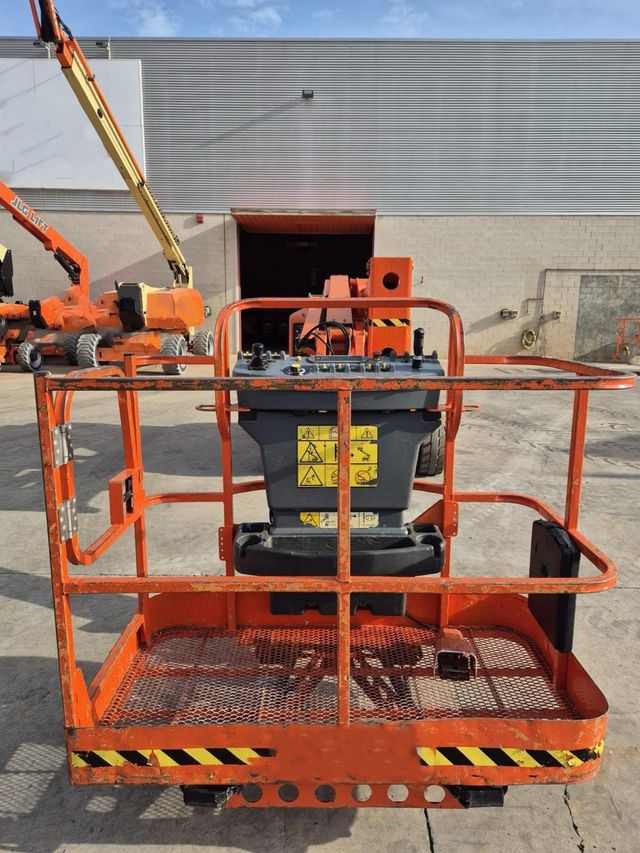 PLATAFORMA ARTICULADA ELECTRICA JLG E450AJ
