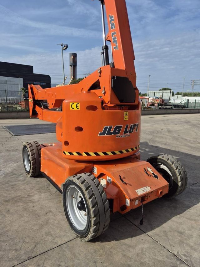 PLATAFORMA ARTICULADA ELECTRICA JLG E450AJ