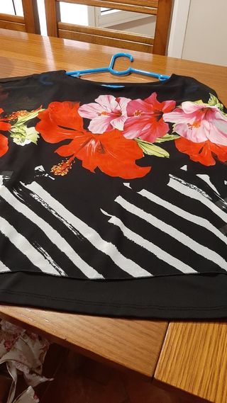 Blusa fiori rossi - nera