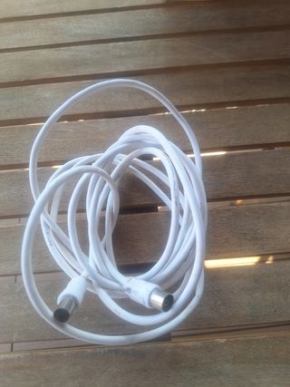 Cable antena TV blanco