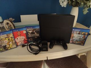 PS4 (PlayStation 4) + 4 juegos