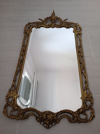 Espejo dorado antiguo