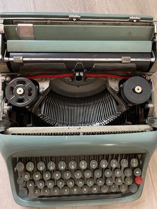 Olivetti Studio 44: Máquina de escribir