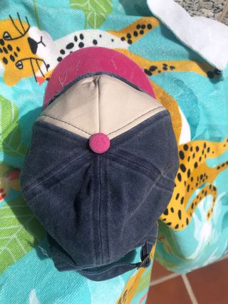 Gorra nueva azul y rosa.