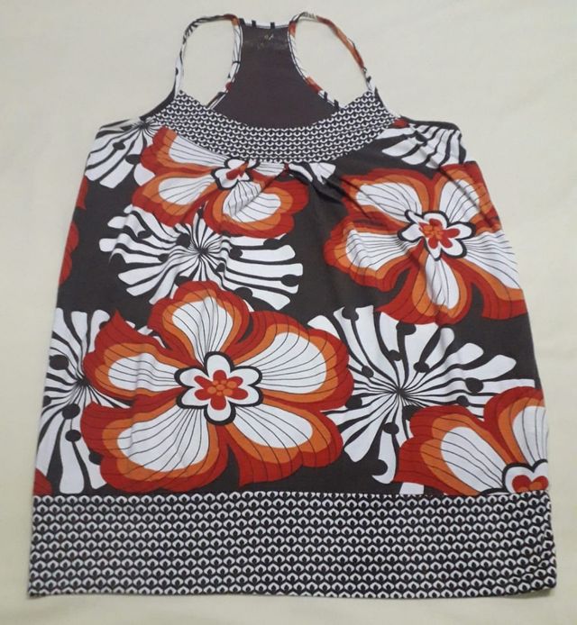 Camiseta tirantes flores