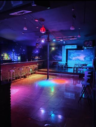 Bar Musical/ Local/ Precio Negociable 