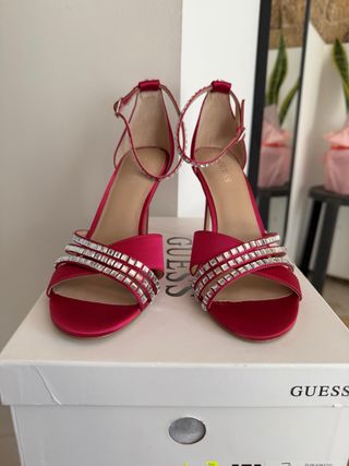Tacones Guess rosa