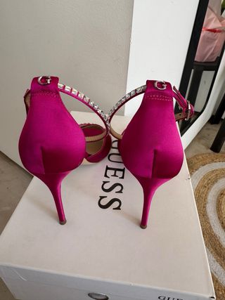 Tacones Guess rosa