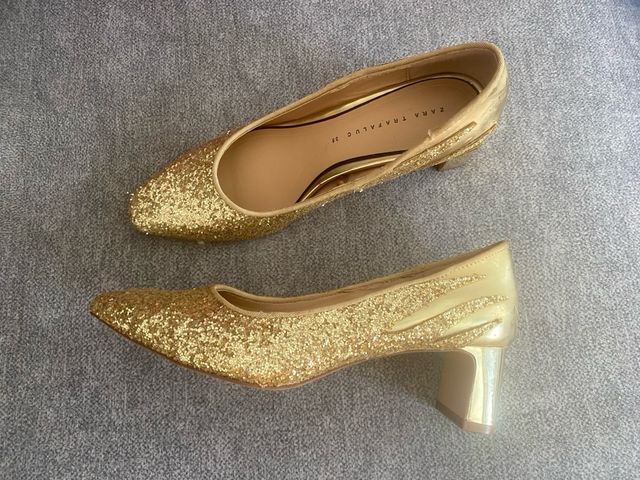 Zapatos Zara dorados 35