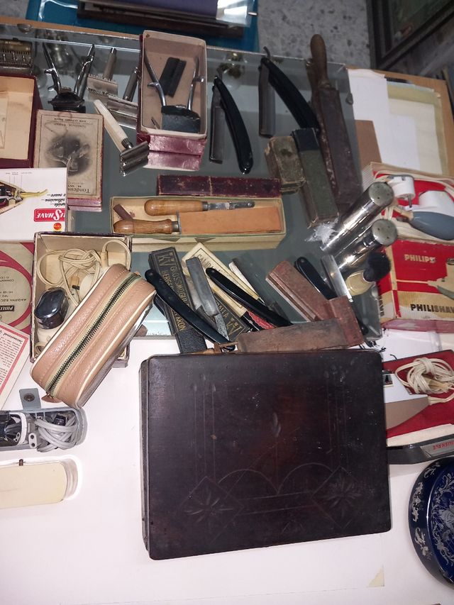 Lote de Antigua colección de barberia con espejo